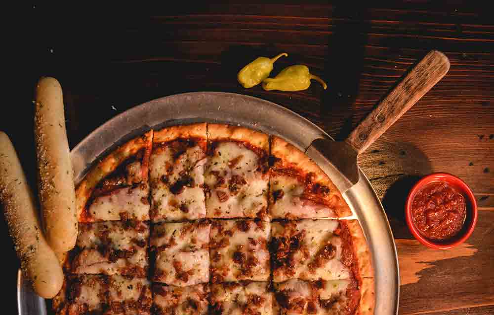 Chicago's Pizza deep dish and thin crust pizza